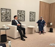 정의용, UAE 아크부대 장병 격려..文대통령 '시계·한과' 등 선물 전달