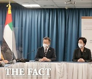 UAE 'K-의료' 현장 찾은 文 "서울대병원 효과 크다"