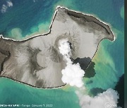 해저화산 폭발 곳곳에 쓰나미..최인접국 통가, 피해 확인 난항