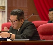 北 무력시위 속 교역 재개 조짐..'이중 행보' 이어가나?