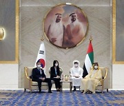 文대통령, UAE 부통령과 회담.."엑스포 경험 공유 희망"