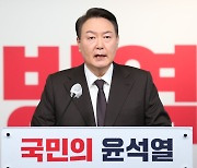 윤석열 '독서실 방역패스 폐지' 제안 하루 뒤 실제 해제..靑 "전혀 무관"