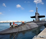 美 핵잠수함 6년 만에 괌에 입항..사진 공개로 北-中에 경고 메시지