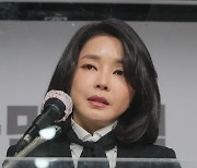 "방송보고 팬 됐다"..커뮤니티·페이스북 등서 예상밖 김건희 옹호여론