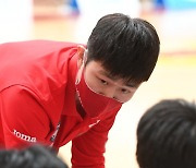 [JB포토] 한국가스공사 강혁 코치 '이번 작전 잘 들어봐'