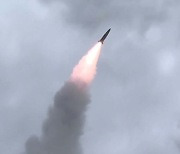 평양비행장서 올해 4번째 미사일 발사..북한 의도는