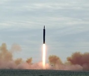 평양비행장서 올해 4번째 미사일 발사..북한 의도는