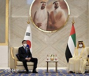 문 대통령·아부다비 왕세제 회담 취소.."UAE가 양해 요청"