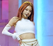 [MD포토] 프로미스나인 나경 '한 뼘 허리에 손'