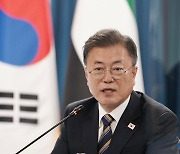 한국 의료진과 간담회하는 문재인 대통령