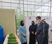 이호승 정책실장, UAE 한국형 스마트팜 온실 방문