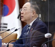 '초과세수'에 다시 한번 고개 숙인 홍남기 "세수추계모형 재점검"