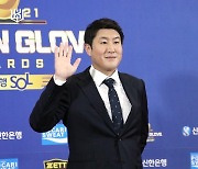 프런트 변신 유한준, KT 창단 첫 우승 멤버의 최종 미션 '농구단 시투'