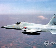 공군, 오늘부터 비행 단계적 재개..F-5 계열·F-35A는 제외