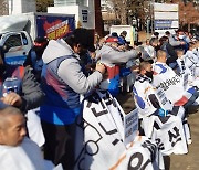 CJ택배 파업 21일째..울산 노조 지도부 삭발식