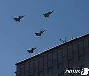 中 스텔스 전투기 '젠-20', 경계 임무 돌입.."공중 지휘관 역할"
