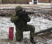 러시아-벨라루스 내달 합동군사훈련.."러, 우크라이나대사관 외교관·가족 18명 철수"