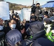 해경, '피살 공무원' 변호인 계좌조회..열흘뒤 "빚 때문에 월북"