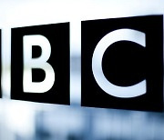 英정부 "공영방송의 시대는 끝났다".. BBC 수신료 2년 동결후 2028년 폐지