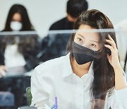 김희선, 마스크로 가릴 수 없는 미모 "비주얼 깡패" [인스타]