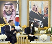 문재인 대통령, 무함마드 빈 살만 사우디 왕세자와 환담