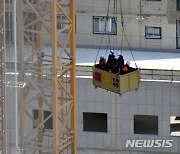 광주 붕괴 아파트 22층에 '수색 지휘소' 설치..크레인 해체는 안전성 검토