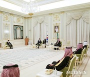 문 대통령, 사우디 무함마드 빈 살만 왕세자와 공식회담
