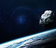 [아하! 우주] 지구 스쳐간 '거대 소행성', 왜 미리 인지 못 했을까