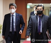 국무회의 참석하는 이인영-서욱 장관