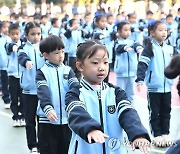 사교육 단속에 중국 학부모들 이민 고려.."상담 쇄도"