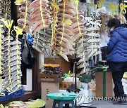 한국물가정보 "전통시장 설 차례상 비용 24만5천원..1.6%↑"