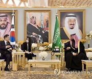 무함마드 빈 살만  사우디 왕세자 만난 문재인 대통령
