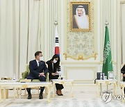 문재인 대통령, 사우디 무함마드 빈 살만 왕세자와 공식회담