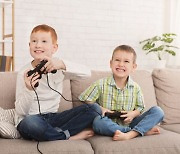 비디오 게임한 어린이, 읽기 능력 '쑥' ↑ (연구)