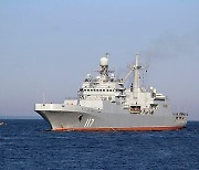 발트해 주둔 러시아 상륙함 6척 발진..우크라이나로 향하나