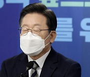 정청래 "'이핵관' 찾아와 탈당 권유"..이재명 "아는 바 없다"