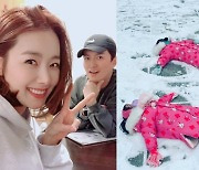 '인교진♥' 소이현, 두 딸이 길바닥에 발라당..눈 와서 신나