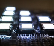 "OLED·QLED 발광효율 확 높인다" KAIST 신개념 디스플레이 소재 개발