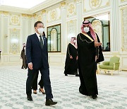 문 대통령, 사우디 공식방문 끝내고 이집트로 출국