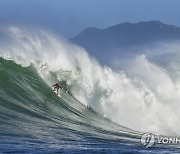 SOUTH AFRICA BIG WAVE SURFING