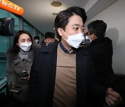 '성접대 의혹' 이준석 고발 사건..경찰, 25일 가세연 측 조사