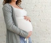 당국 "임신 여성, 비임신여성보다 중증 위험 9배 ↑"