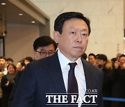 신동빈 롯데 회장 "매출, 전년 대비 개선됐다고 만족하지 마라"