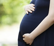정부 "임신부 위중증, 비임신 여성의 9배..백신 이상반응 경미"