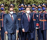 [포토] 이집트 의장대 사열하는 문재인 대통령
