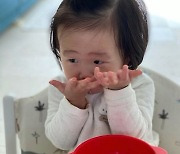 정경미, '♥윤형빈 유전자 몰빵' 딸 비주얼에 "작은 형빈.."