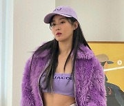 소녀시대 유리, 2022 패션 아이콘 변신..과감한 복근 노출