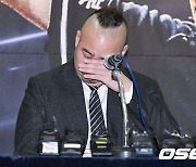 유희관,'눈물의 은퇴 기자회견' [사진]