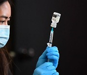 美CDC "코로나19 막을 안전한 방어수단은 백신"