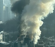 남양주 빈 교회 건물서 불..인명피해 없어